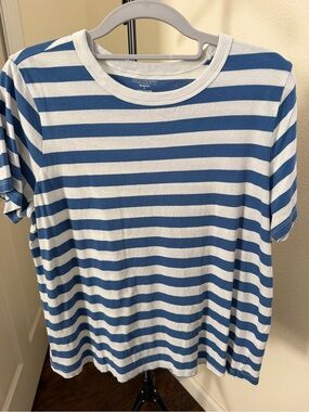 Old Navy Blue and White Striped Women’s Tee